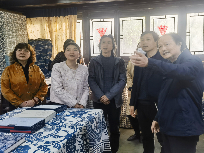 世博学院拜访非遗传承人对接大师工作室建设